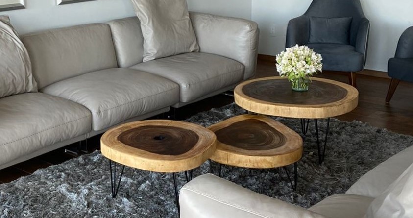 Composición de mesas de centro de madera de parota